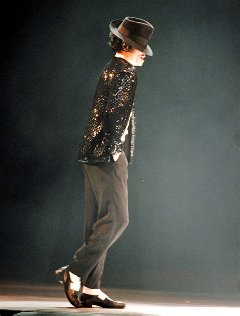 Moonwalk (dance) .